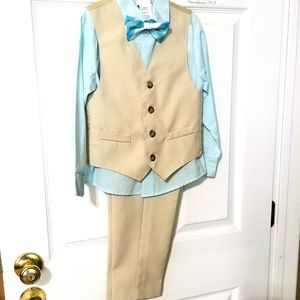Van Heusen boys suit size 5